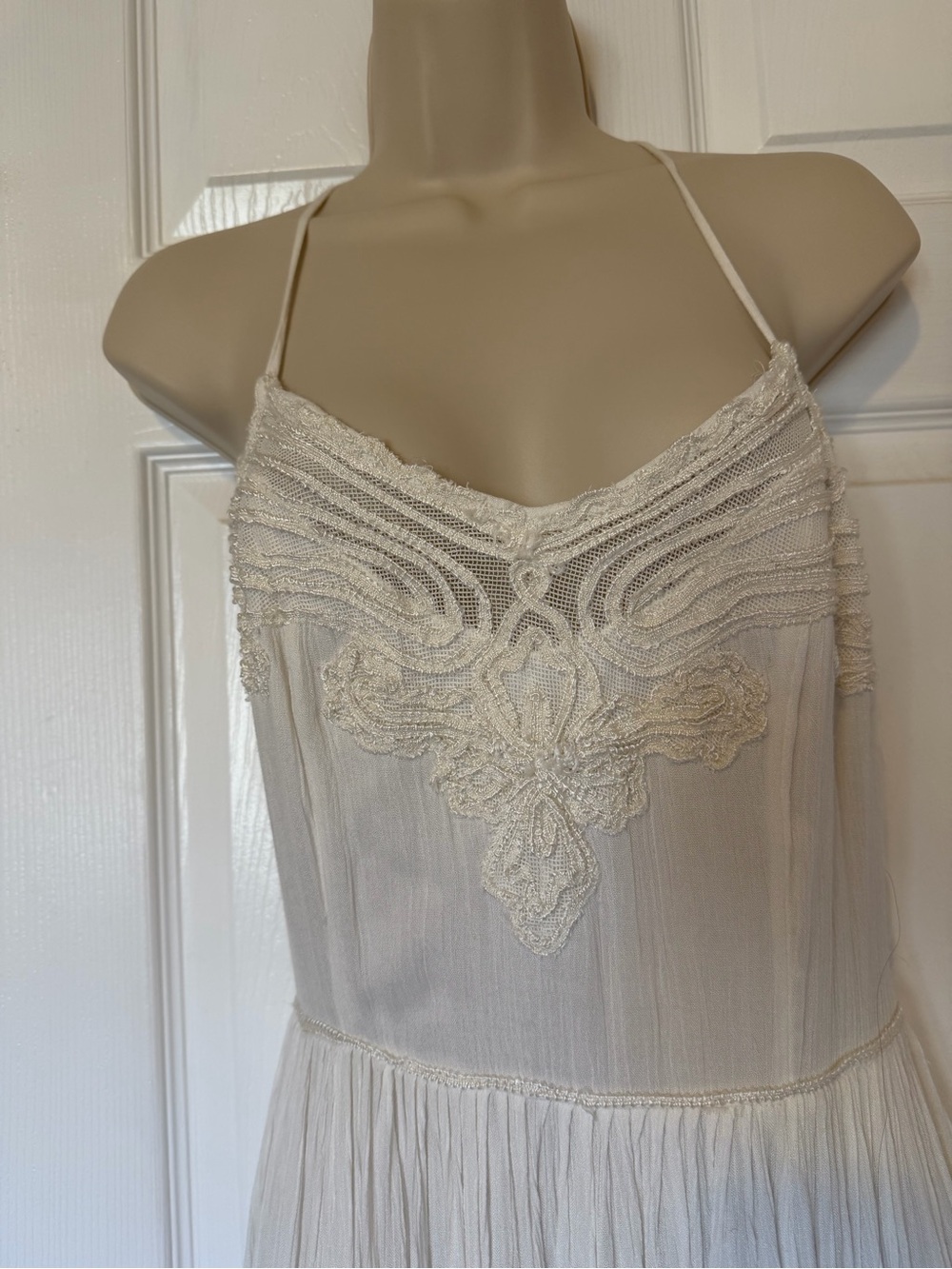 Kimchi Blue White Lace Bodice Maxi Dress - Picture 5 of 11